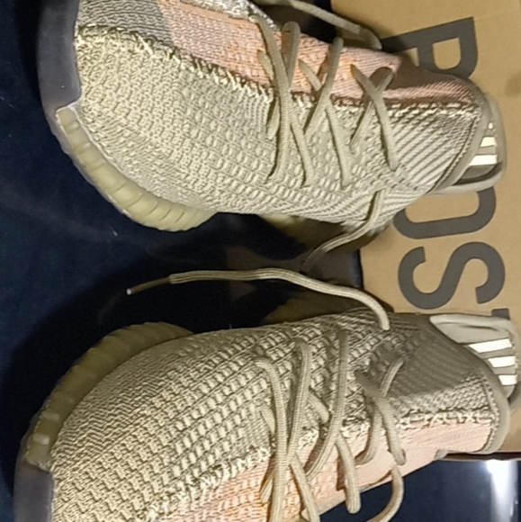 Yeezy boosts v2 - Picture 2 of 10